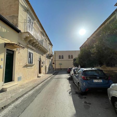 Casa Crispi Hotel Noto Buitenkant foto