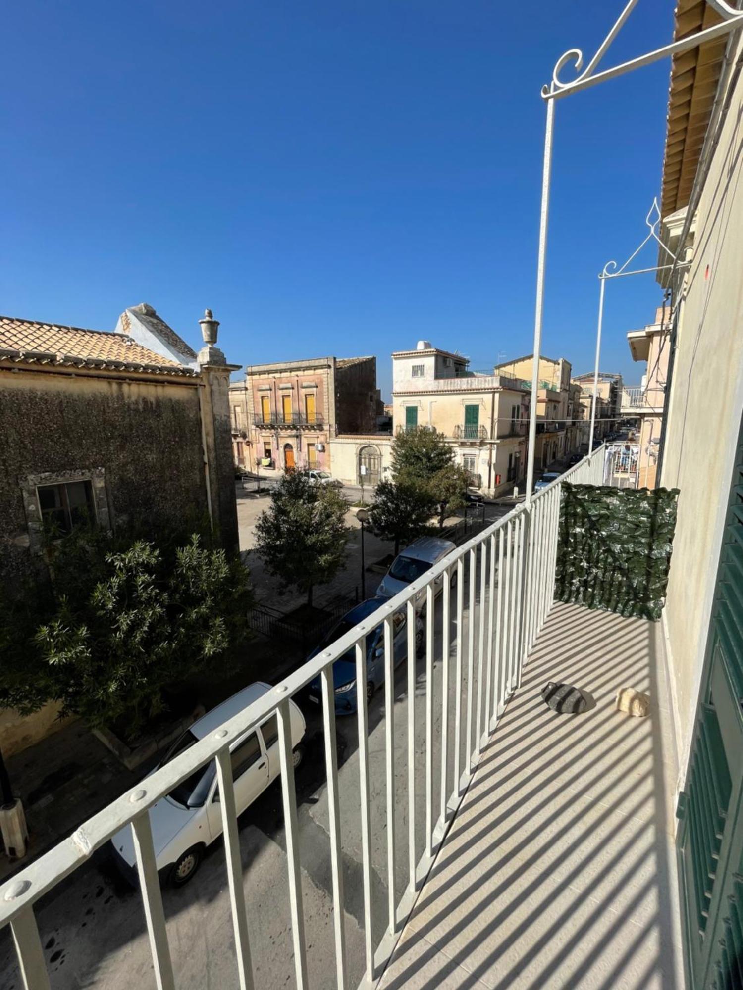 Casa Crispi Hotel Noto Buitenkant foto