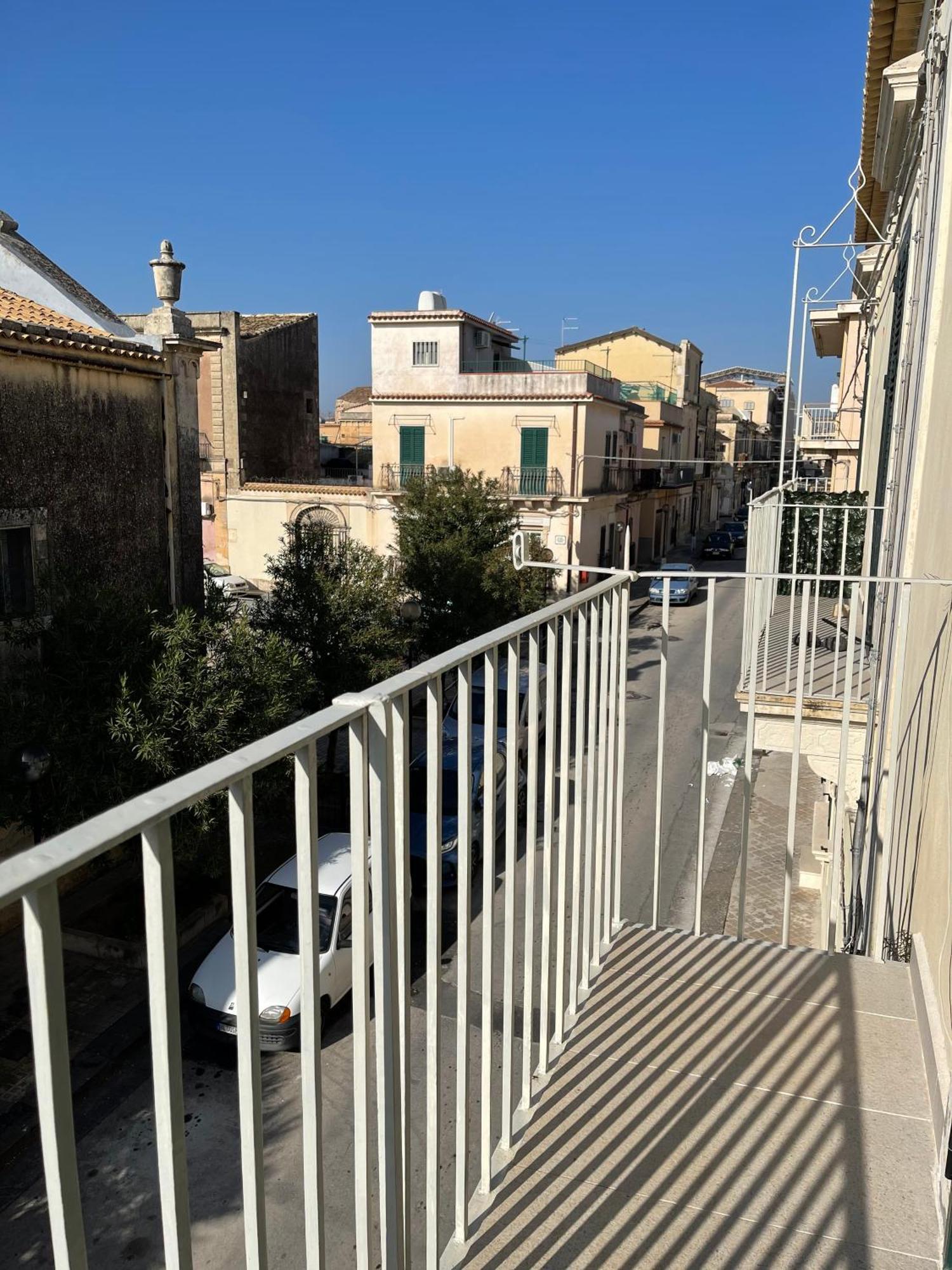Casa Crispi Hotel Noto Buitenkant foto